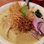 タイ料理レストランThaChang - カオソーイ(チェンマイカレーラーメン)