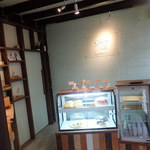 Kafe Ren - 入り口ショーケースのパン