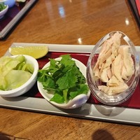 BISTRO CHINESE OSAWA - 自家製ザーサイ　パクチン　鶏のささ身