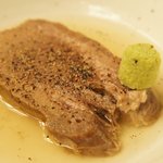 新八 - じっくり煮込んだ牛タンはお箸で切れるほど柔らかい！「茹でタン」399円「タンシチュー」504円「タン塩焼き」714円