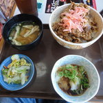 すき家 - 牛丼　おしんこセット紅ショウガ入り