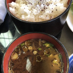Shato Kuwana - 定食の赤出汁とゆかりご飯