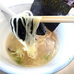 海鮮焼きそば 潮そば まる仁 - 香りのよい海苔と麺