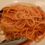 ヴィア・パルテノペ - トマトとパンチェッタのスパゲティ