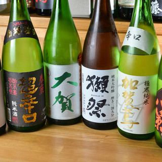 Local sake and wine. Enjoy a moment of intoxication with carefully selected delicious sake.