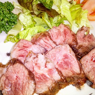 牛肉は黒毛和牛、豚肉は糸島産。厳選されたお肉をご堪能あれ！