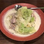 獣肉と酒 ぼんくら - 秋田の兎とキャベツのブルーチーズ炒め