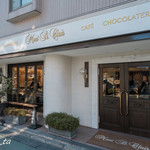 Mont St. Clair - 外観（看板が赤から白に変わりました）