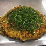 生地なし焼き ぐう畜 - ぐう蓄焼きねぎのせ 900円  生地に見えるのが卵です