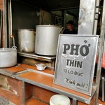 Pho Thin - 店頭の大きな寸胴が目印