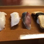 光寿し - 並にぎり 後の４貫
            烏賊・タコ・〆め鯖・玉子焼