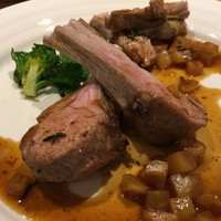 メランジェ - ロゼールのミルクフェッドのロティ　ローズマリー風味