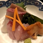 Hakkaigushi - 鮪、カンパチ、真鯛、金目、赤貝のお刺身