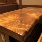 かつ吉 - 欅の一枚板テーブル