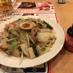 ガスト - 長崎皿うどんにしました(^^)金蝶ソースという長崎では有名らしいソースが一緒に。それと生ビールをおかわり(^^)