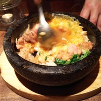 侘家古暦堂 祇園花見小路本店 - スタッフさんが混ぜ混ぜ