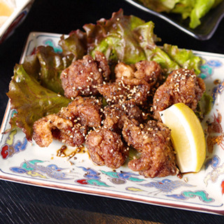 鳥唐揚げ串カツに、海老フライに天ぷらと、揚物メニューも人気！