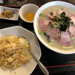 和が家 - ベーコン野菜ラーメンと半チャーハンのセットで780円