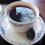 ぎゃらりぃかふぇ華野 - 無農薬コーヒー。木々が映りこんだけどこれもまたよし。