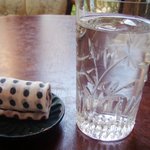 ぎゃらりぃかふぇ華野 - 水とおしぼり