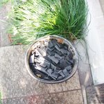 ぎゃらりぃかふぇ華野 - 離れの外には火鉢と炭。もうすぐ冬ですね