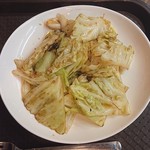 バーンタイ台所 - グランピー パッ ナンプラー(キャベツのナンプラー炒め)