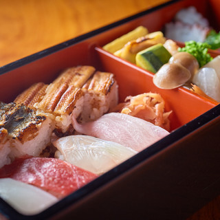 A blissful dish that will bring a smile to your face as you indulge in Akashi's seasonal ingredients.