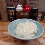 横浜ラーメン 武蔵家  志木店 - 終日無料お代わり自由ライスの中盛り