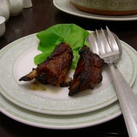 東天閣 神戸本店 - 豚肉スペリブ照焼