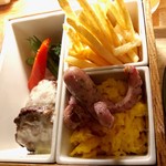 ザ タヴァン グリル＆ラウンジ - 