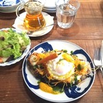 ブリコラージュ ブレッド アンド カンパニー ダイニング・カフェ - 2種ニンジングリーンオリーブアリス卵パセリの香りブリコラージュブレッドタルティーヌのランチセット1500円。税込み　ドリンクに加賀棒茶650円。20190125　サラダとスープつき