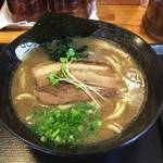 麺屋 頂 中川會 - 濃厚魚介鶏らーめん800円