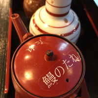 鰻割烹 伊豆栄 本店 - おいがけ用のタレがあります