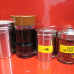 ラーメン二郎 - 卓上調味料