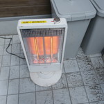 ラーメン二郎 - 今日はヒーターがついていた