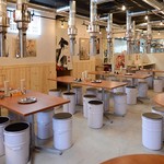 焼肉大衆酒場 真 肉焼屋 - 店内55席13テーブル2カウンターをご用意しています