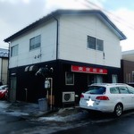 東京飯店 - 店舗裏の駐車スペースは狭いです