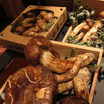 くろぎ - 買い付けた松茸いっぱい♪産地もいろいろ