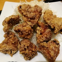 みなも - 表面はカリカリサクサク、中はプリプリ柔らかな鶏もも肉が詰まった理想の唐揚げ