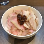 麺屋りゅう - 週替わり丼（肩ロースと豚バラ）