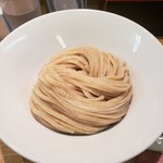 らぁ麺 はんにゃ - 綺麗に盛り付けられた麺