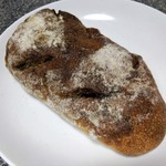 ラトリエ ドゥ プレジール - ピスタチオとナッツのパン