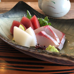 Edogawa - お刺身三種盛定食(ぶり、まぐろ、いか)