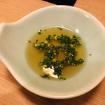 濱田屋 - スープと具材にとてもよく合う酢醤油。コレには今回柚子胡椒は使用せず。