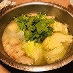 濱田屋 - 野菜は最後に入れる。キャベツが意外だったけど合うわ〜。お麩もペロっと。