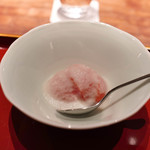 初音鮨 - とまとに玉ねぎドレッシング