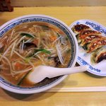 正華 - 正華 ＠練馬区錦 もやしソバ ６００円 ＆ 餃子 １５０円