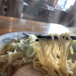 中華蕎麦 春馬 - 麺上げ⤴️