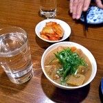 串吉 - 麦焼酎のお湯割り ＆ 煮込み ＆ キムチ