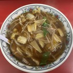 前橋飯店 - 「広東麺」「大盛」上から。餡掛けの量的には先ず先ずの量が載っていて、表面をしっかりと覆っているために、ス－プの温度がしっかりと保たれる仕様となっている。